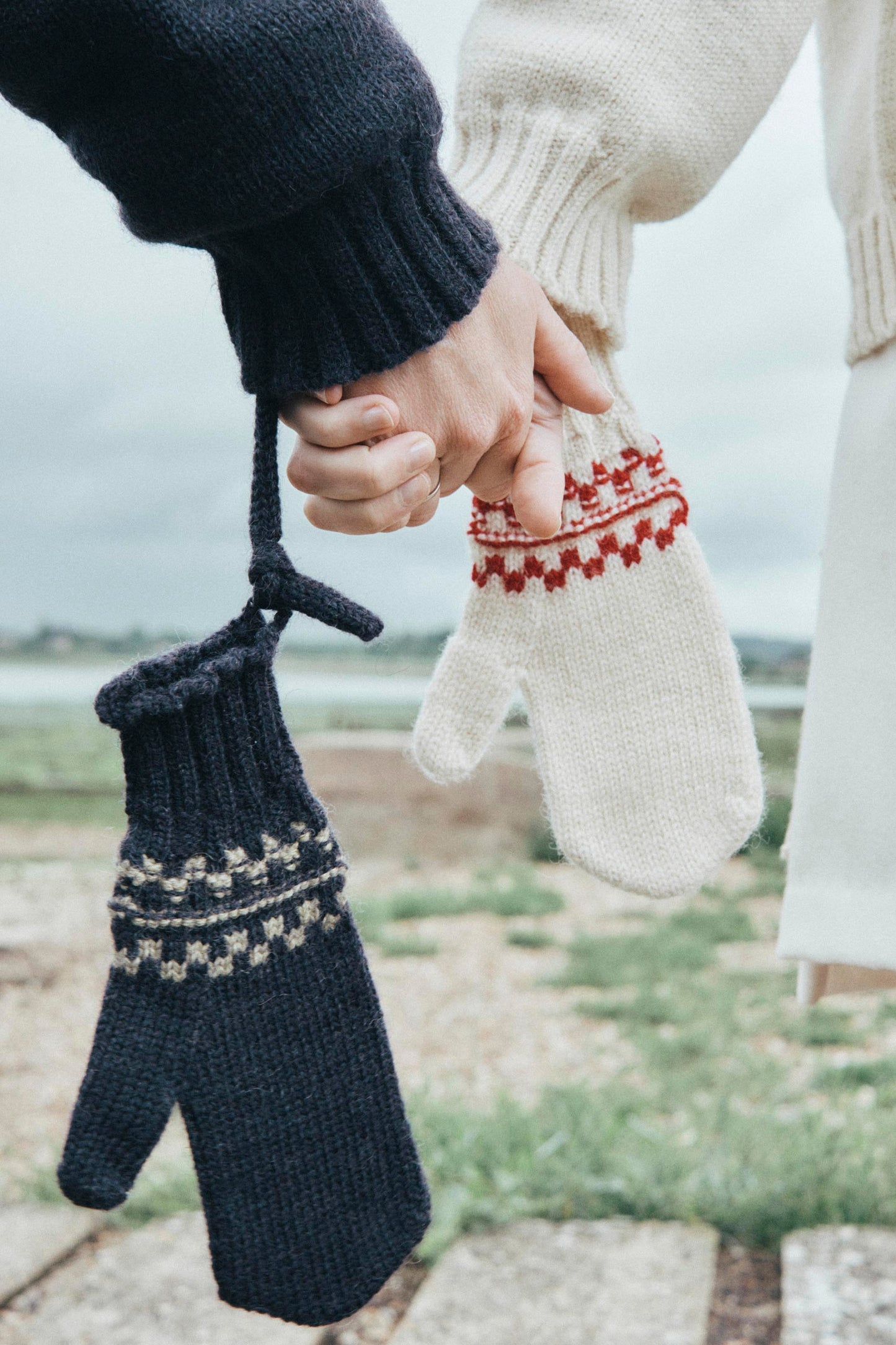 KALVØ MITTENS ON STRING