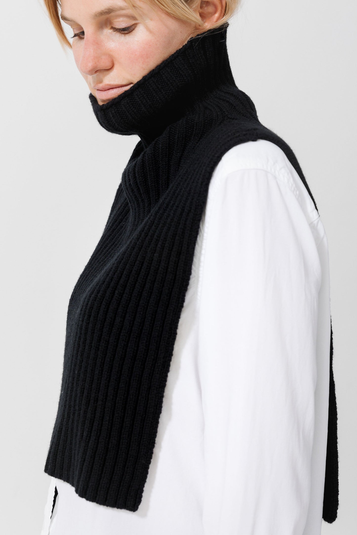 LILLEØ LAMBSWOOL BIB HIGH NECK
