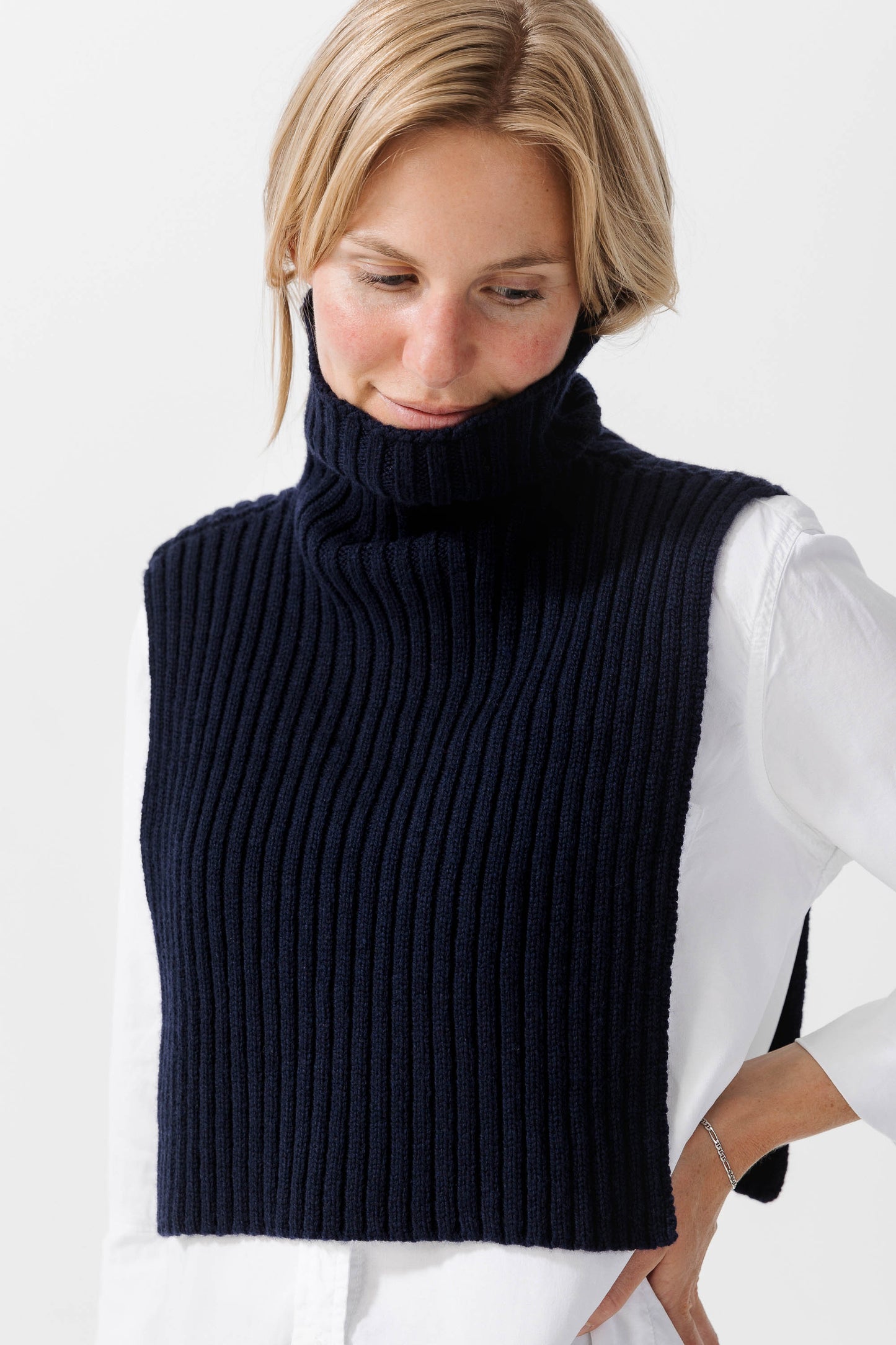 LILLEØ LAMBSWOOL BIB HIGH NECK