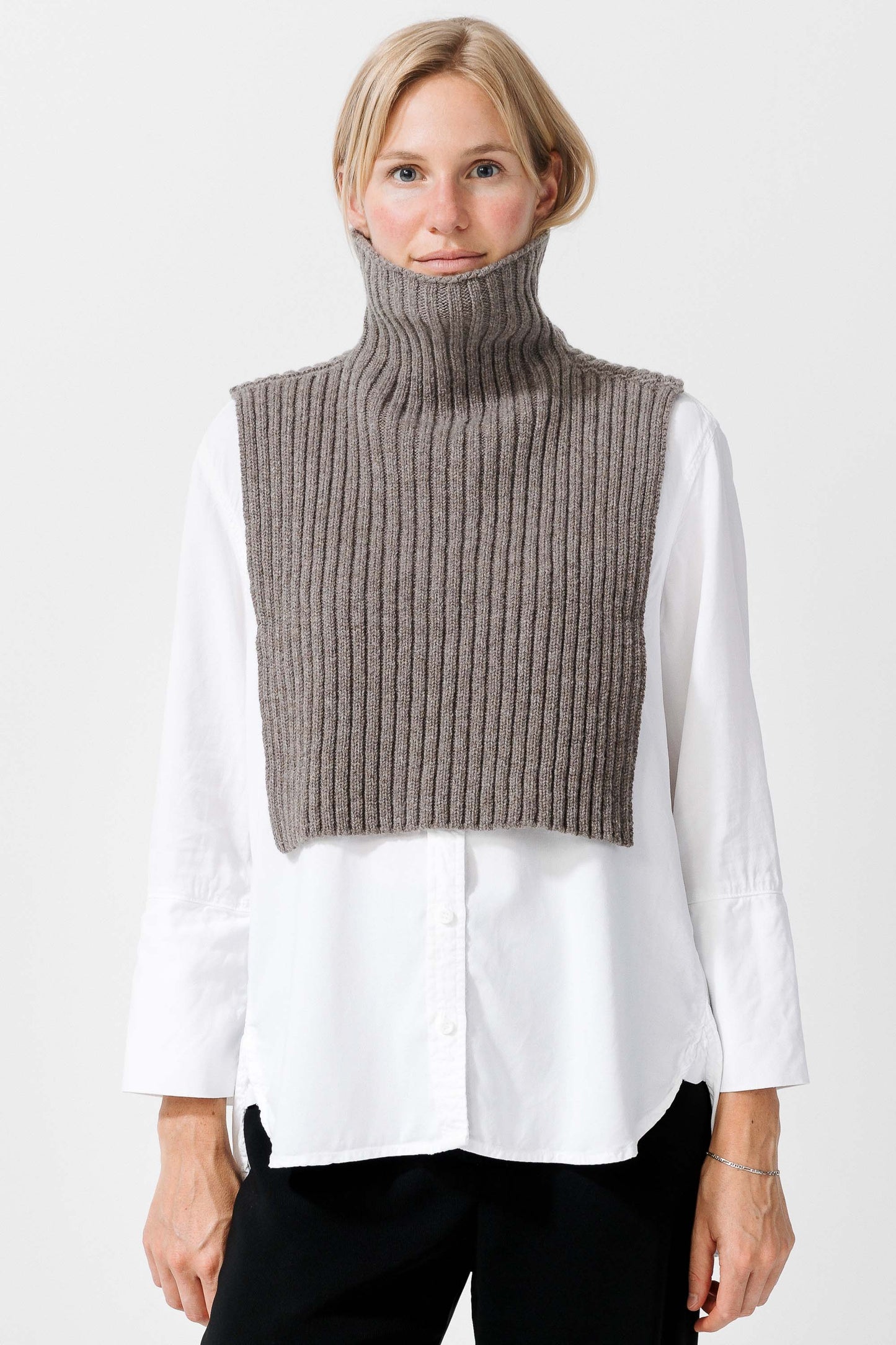 LILLEØ LAMBSWOOL BIB HIGH NECK