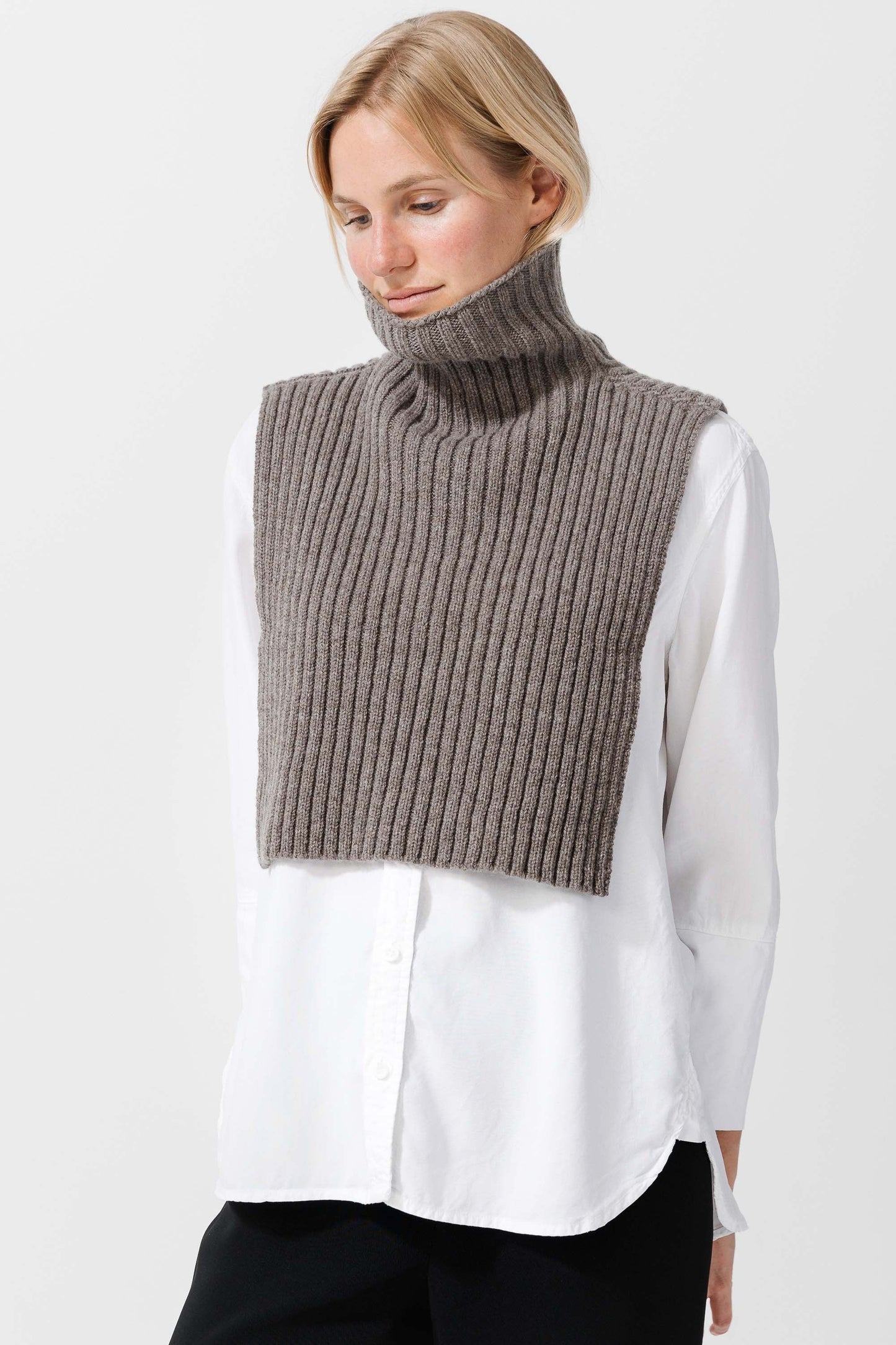 LILLEØ LAMBSWOOL BIB HIGH NECK
