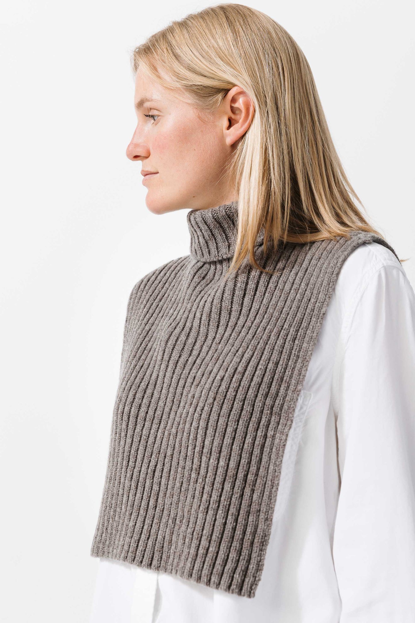 LILLEØ LAMBSWOOL BIB HIGH NECK