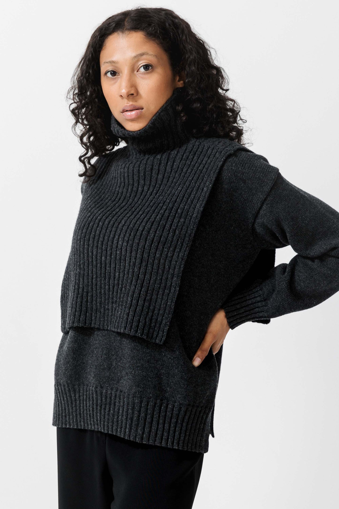 ASKØ LAMBSWOOL SWEATER 2-IN-1