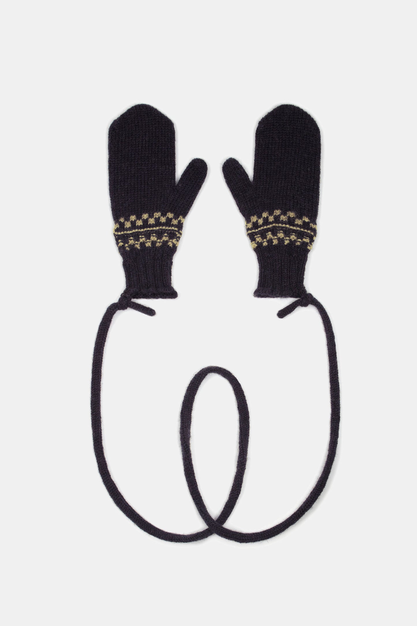 KALVØ MITTENS ON STRING